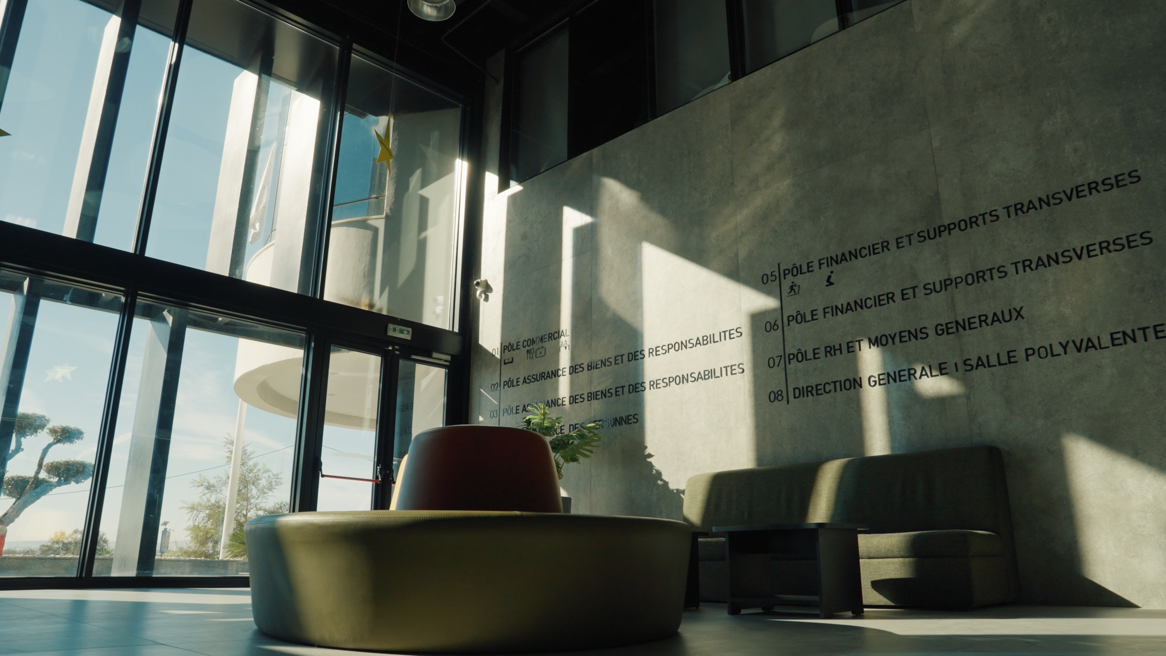 Vue du hall et de la signalétique du projet STAR ASSURANCES